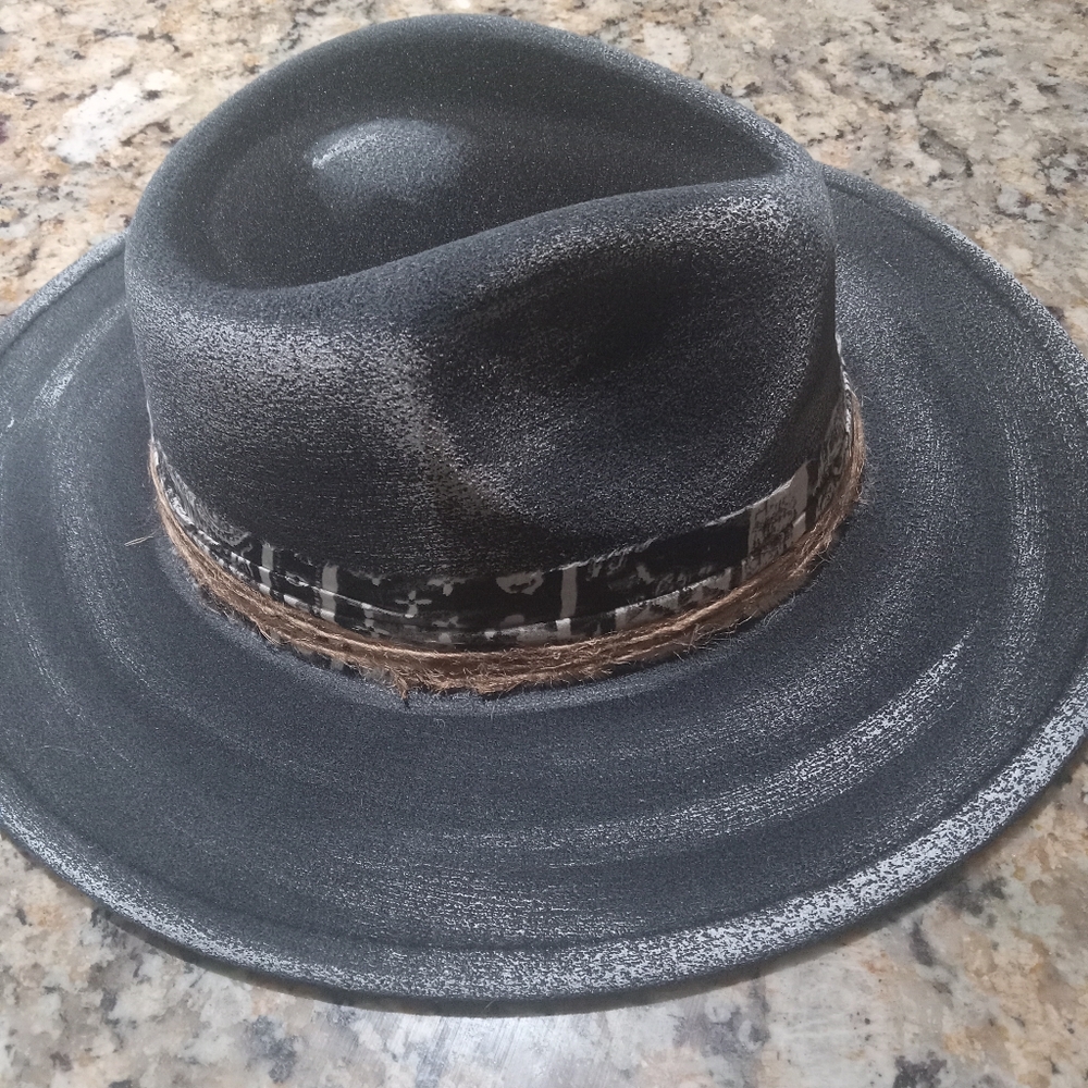 Fedora - Picture 2 of 3